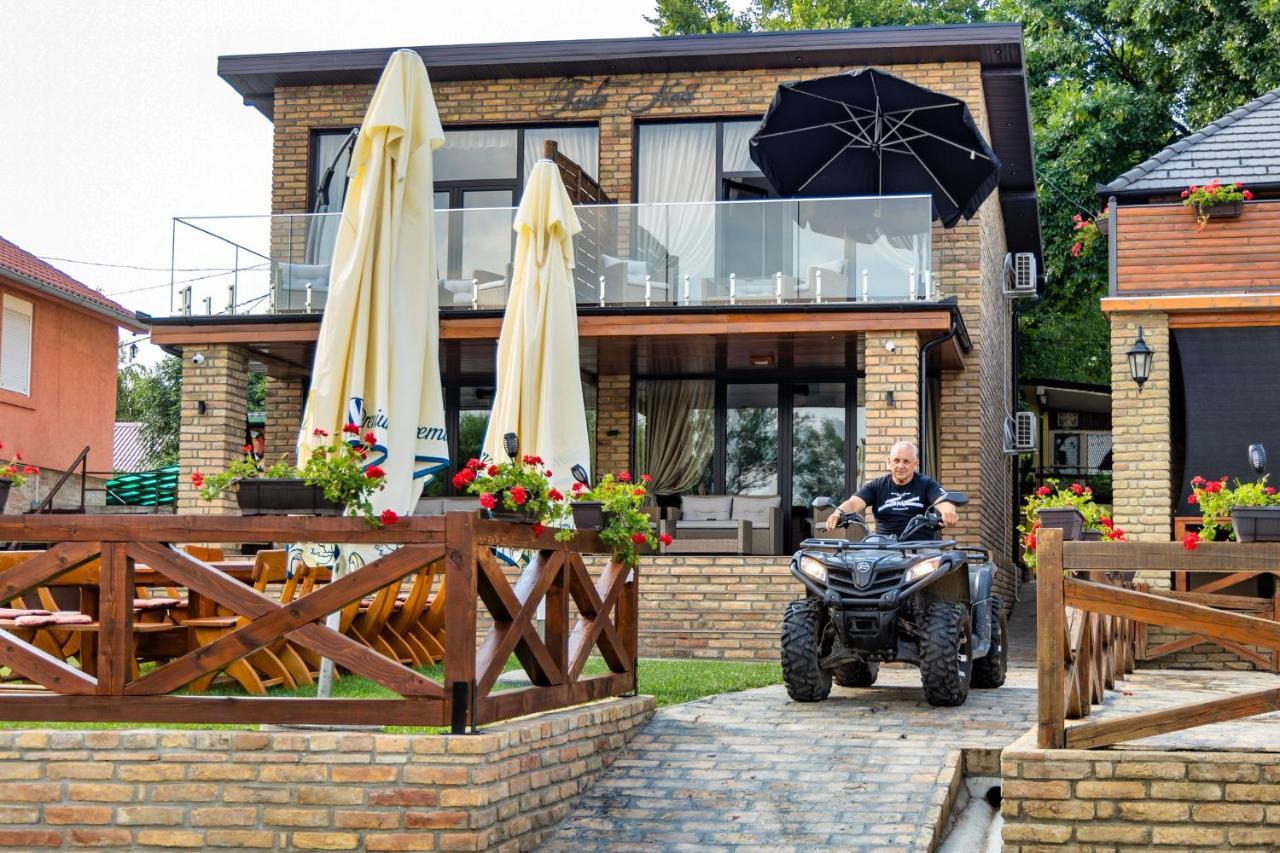 Apartmani Tiske Noci Bečej エクステリア 写真