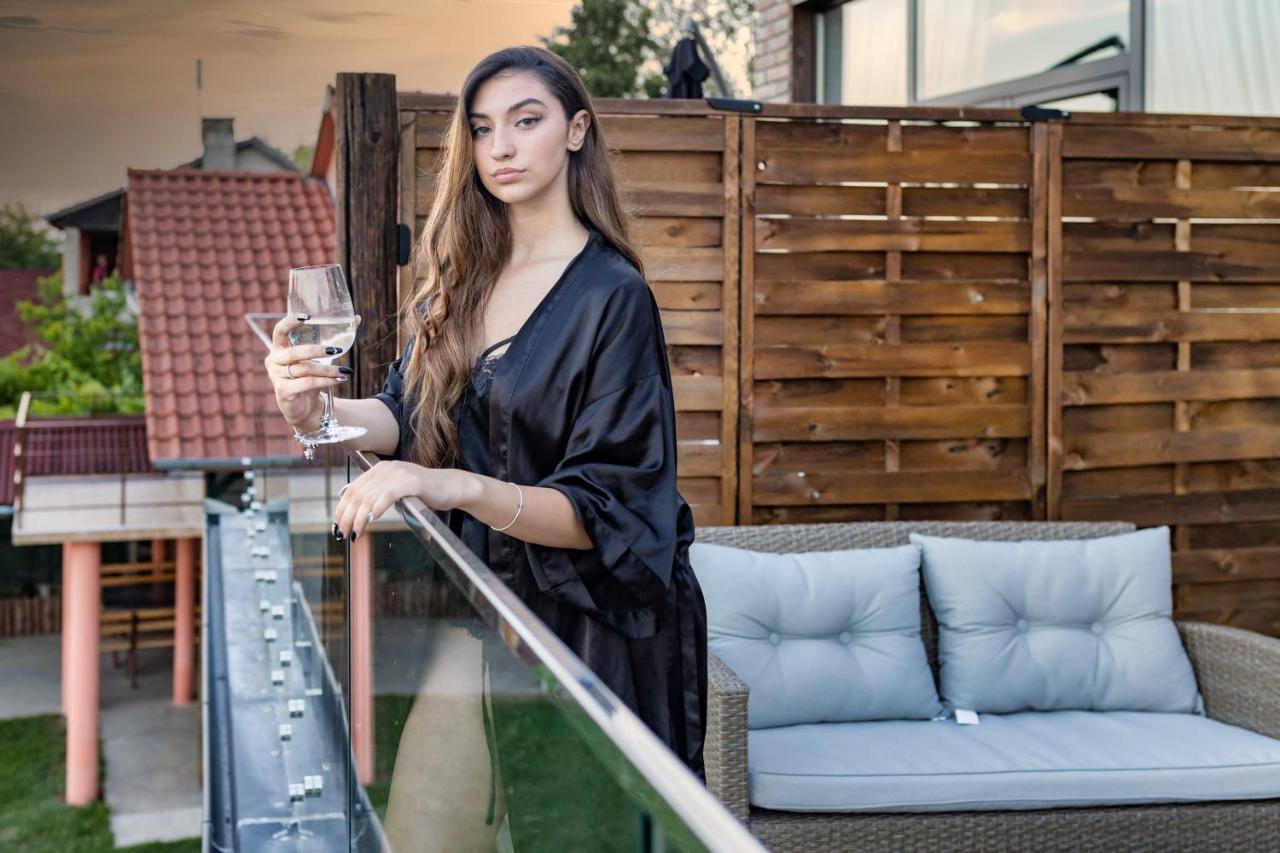 Apartmani Tiske Noci Bečej エクステリア 写真